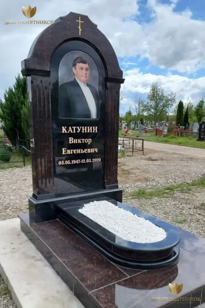 Элитный памятник с Аркой и каннелюрами19